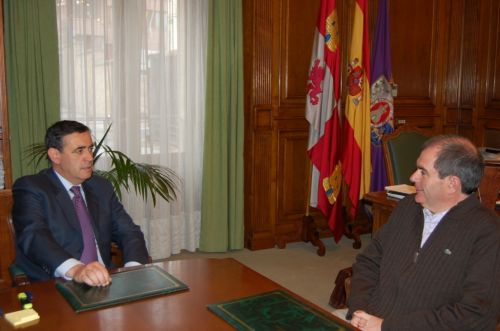 REUNIÓN ENTRE EL PRESIDENTE DE LA DIPUTACIÓN Y EL ALCALDE DE MAGAÑA 